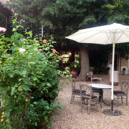 לס אנדליס Chambres D'Hotes La Villa Alienor מראה חיצוני תמונה