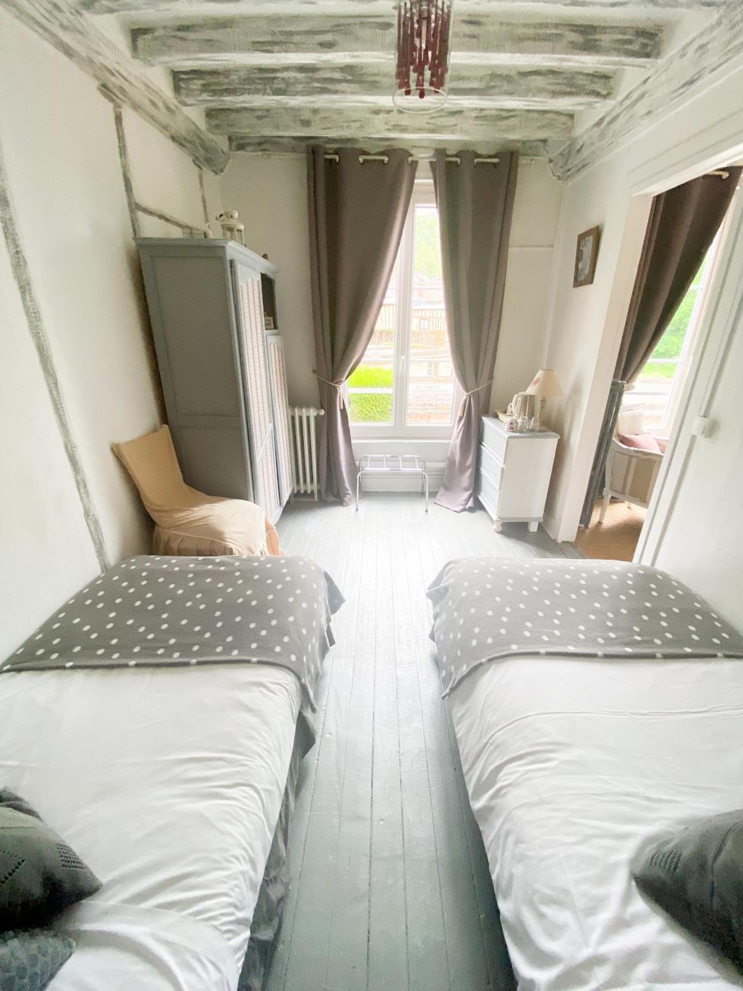 לס אנדליס Chambres D'Hotes La Villa Alienor מראה חיצוני תמונה