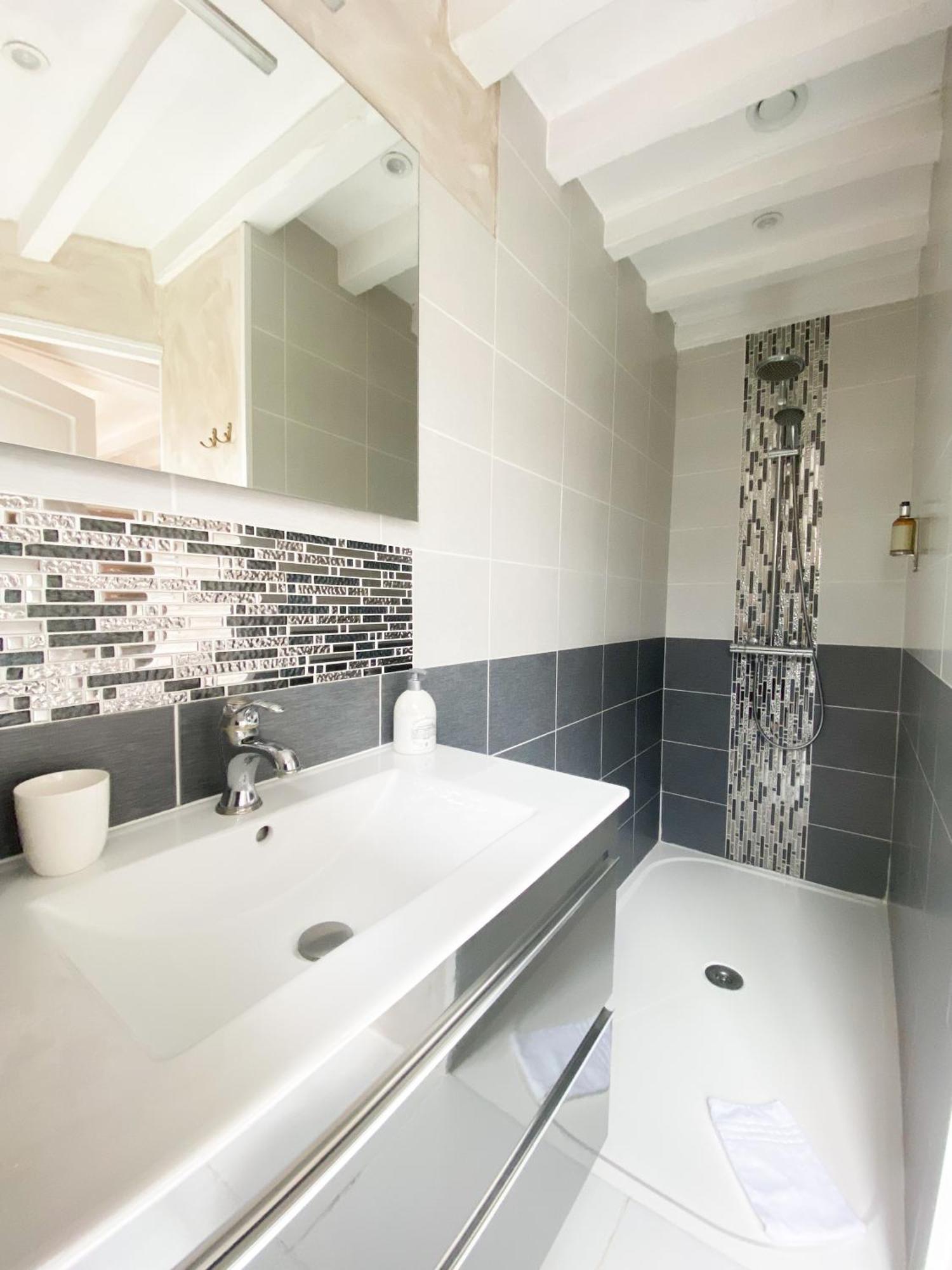 לס אנדליס Chambres D'Hotes La Villa Alienor מראה חיצוני תמונה