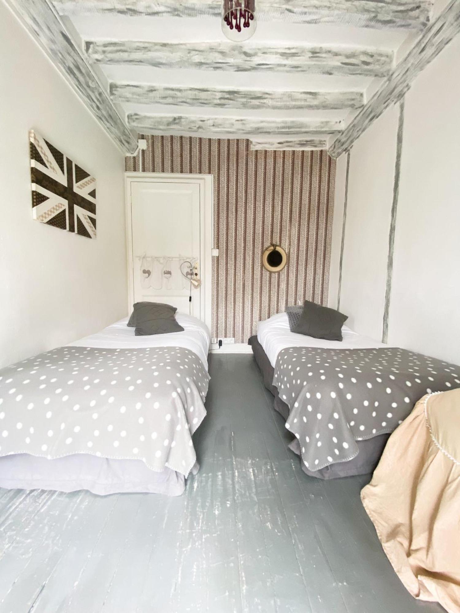 לס אנדליס Chambres D'Hotes La Villa Alienor מראה חיצוני תמונה